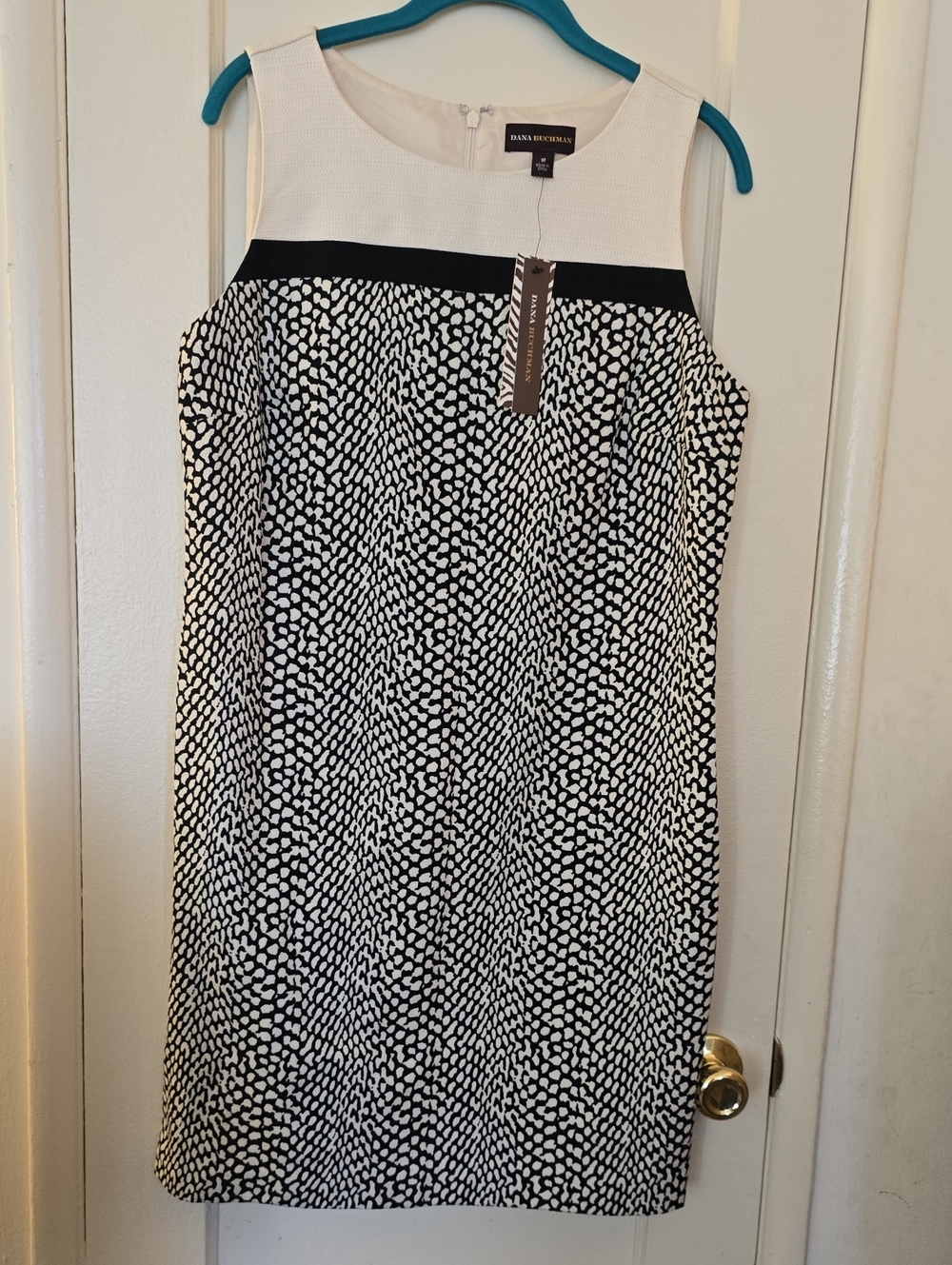 Dana Buchman Black and White Printed Sleeveless Sheath Dress